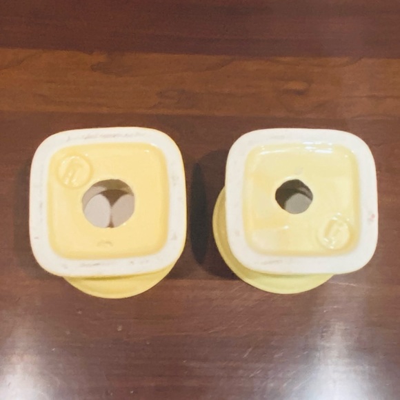 🌟2xHP🌟VTG 1970s Set MCM Pale Yellow Ceramic Pillar Candle Holders Tulip Accents - Picture 5 of 6